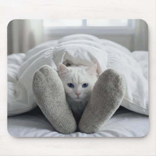White Cat Under a White Duvet Mousepad (Vorne)