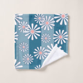 White chamomile flowers on striped blue background badhandtuch set (Waschlappen)