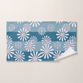 White chamomile flowers on striped blue background badhandtuch set (Handtuch)
