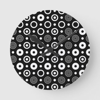 White circles and dots runde wanduhr