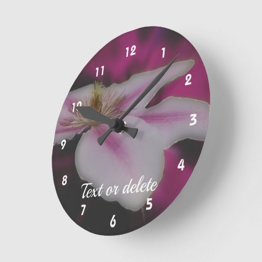 White Clematis Blume Personalisiert Runde Wanduhr (Winkel)
