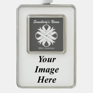 White Clover Ribbon Tmpl (V-I) von Kenneth Yoncich Rahmen-Ornament Silber