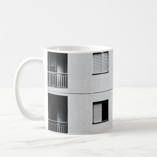 White concrete building kaffeetasse (Links)