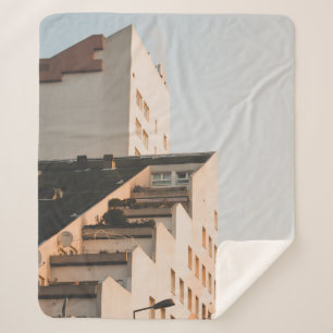 WHITE CONCRETE BUILDING SHERPADECKE