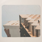 WHITE CONCRETE BUILDING SHERPADECKE (Vorderseite (Horizontal))