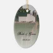 White Country Barn Wedding Keramikornament (Rechts)