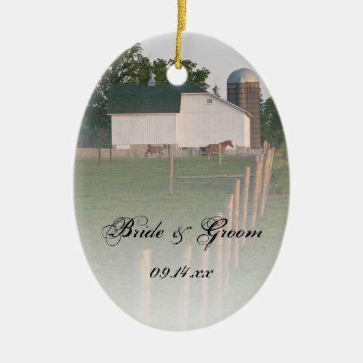 White Country Barn Wedding Keramikornament (Vorne)