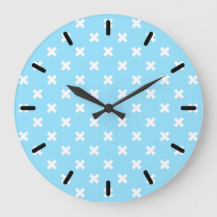 White cross stitches on baby blue große wanduhr