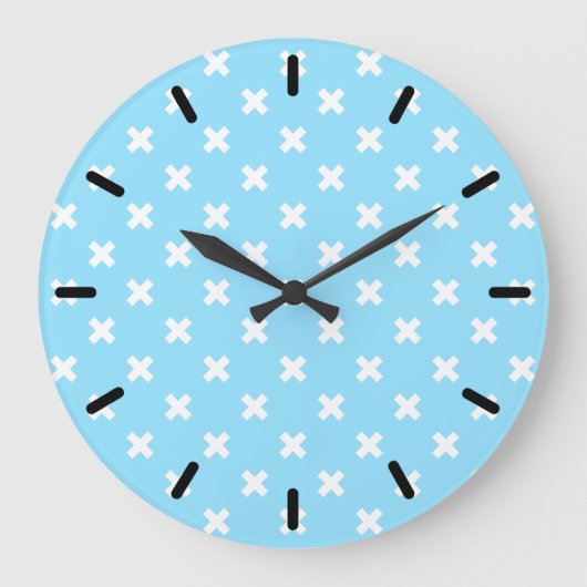 White cross stitches on baby blue große wanduhr (Vorderseite)