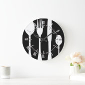 White Cutlery am Black Café Patisserie Restaurant Große Wanduhr (Zuhause)