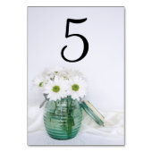 White Daisies in Blue Jar Vase Wedding Tischnummer (Vorderseite)