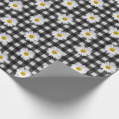 White Daisies on Black and White Gingham Geschenkpapier (Ecke)