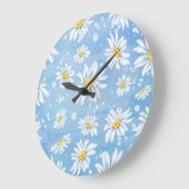 White Daisies on Blue Große Wanduhr (Winkel)