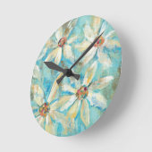 White Daisies on Blue Runde Wanduhr (Winkel)