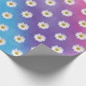 White Daisies on Rainbow Gradient Geschenkpapier (Ecke)