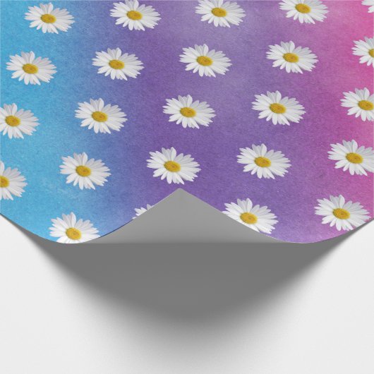 White Daisies on Rainbow Gradient Geschenkpapier (Ecke)