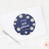 White Daisies Spring Summer Boy Baby Shower Runder Aufkleber (Umschlag)