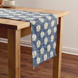 White Daisis on Blue Denim Mittelgroßer Tischläufer