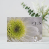 White Daisy and Pearls Wedding RSVP Replik Card Karte (Stehend Vorderseite)