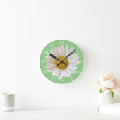 White Daisy auf Sage Green Floral Runde Wanduhr (Zuhause)