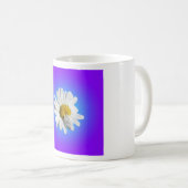 White Daisy Blume Bloral Lila Blue Gradient Kaffeetasse (VorderseiteRechts)