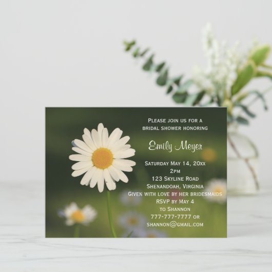 White Daisy Blume Hochzeit Brautparty Einladung (Stehend Vorderseite)