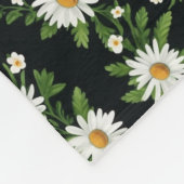 White Daisy Design On Black Fleecedecke (Ecke)