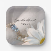 White Daisy Elegance Wedding Pappteller (Vorderseite)