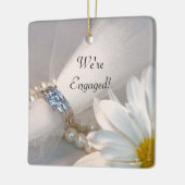 White Daisy Elegance Wir sind Verlobt Keramikornament (Links)