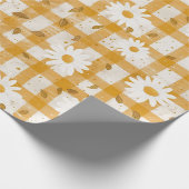 White Daisy Floral Pattern on Yellow Gingham (2) Geschenkpapier (Ecke)