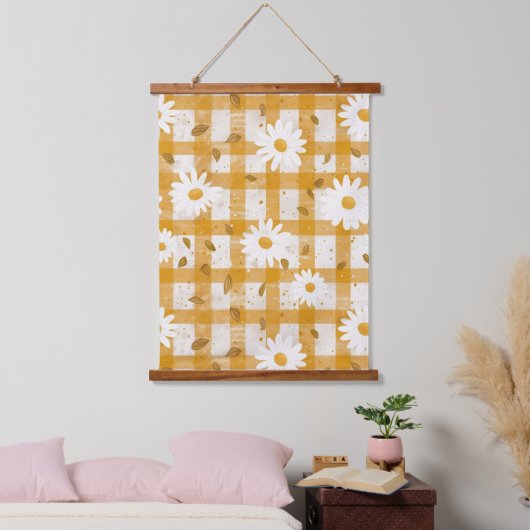 White Daisy Floral Pattern on Yellow Gingham (2) Wandteppich Mit Holzrahmen (Schlafzimmer)