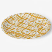 White Daisy Floral Pattern on Yellow Gingham Pappteller (Schrägansicht)