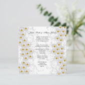 White Daisy Floral Wirbel Einladung Hochzeit (Stehend Vorderseite)