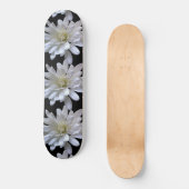 White Daisy Muster Skateboard (Vorderseite)