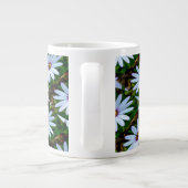 White Daisy Pattern Jumbo-Tasse (Rückseite)