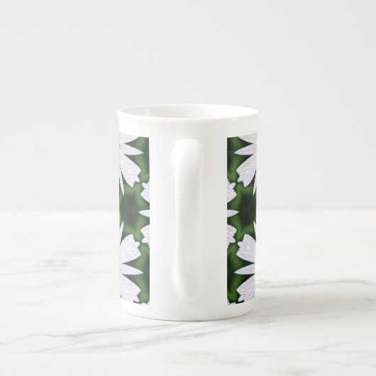 White Daisy Pattern Porzellantasse (Rückseite)