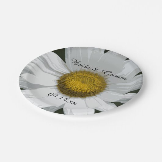 White Daisy Petals Wedding Pappteller (Schrägansicht)