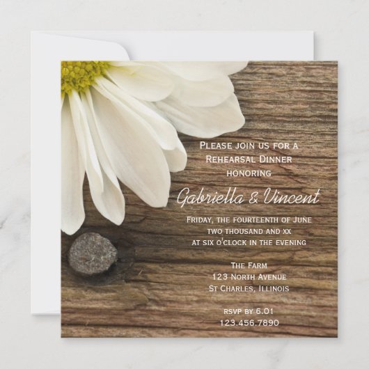White Daisy und Barn Wood Wedding Probe Dinner Einladung (Vorderseite)