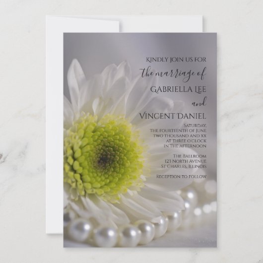 White Daisy und Pearls Wedding Einladung (Vorderseite)