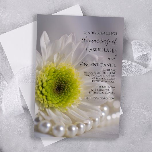 White Daisy und Pearls Wedding Einladung