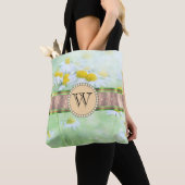 White Daisy's in Green Meadow Monogram Tasche (Von Nahem)