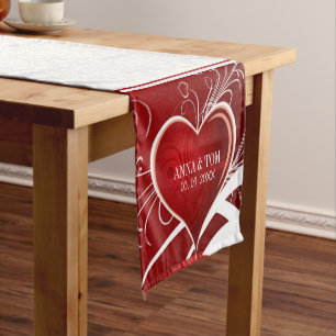White Damask Red Hearts Kurzer Tischläufer