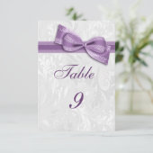 White Damask und Lilac Imitats Bow Einladung (Stehend Vorderseite)
