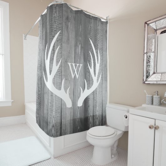 White Deer Antlers Gray Barn Wood Monogram Duschvorhang (Beispiel)