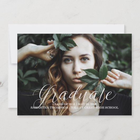 White Delicate Script Foto Abschluss Ankündigung (Vorderseite)