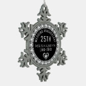 White Diamonds 25. Hochzeitsszenario Schneeflocken Zinn-Ornament (Links)