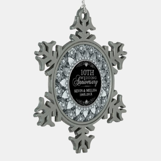 White Diamonds 25. Hochzeitsszenario Schneeflocken Zinn-Ornament (Links)