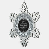 White Diamonds 25. Hochzeitsszenario Schneeflocken Zinn-Ornament (Rechts)