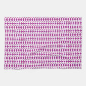 White Dog Bone Herringbone Pattern Dark Magenta Geschirrtuch (Horizontal)