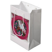 White Dove on Pink - Martha's Vineyard Mittlere Geschenktüte (Vorderseite Schrägansicht)